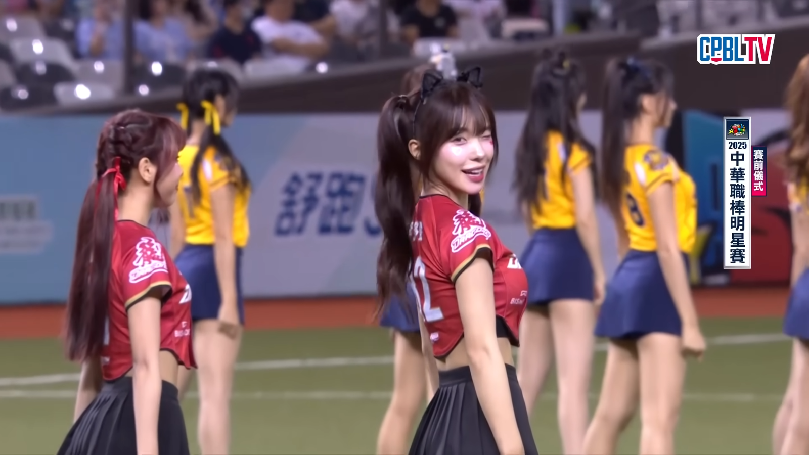 李多慧「眨眼瞬間」被封最頂鏡頭。翻攝自CPBL YouTube
