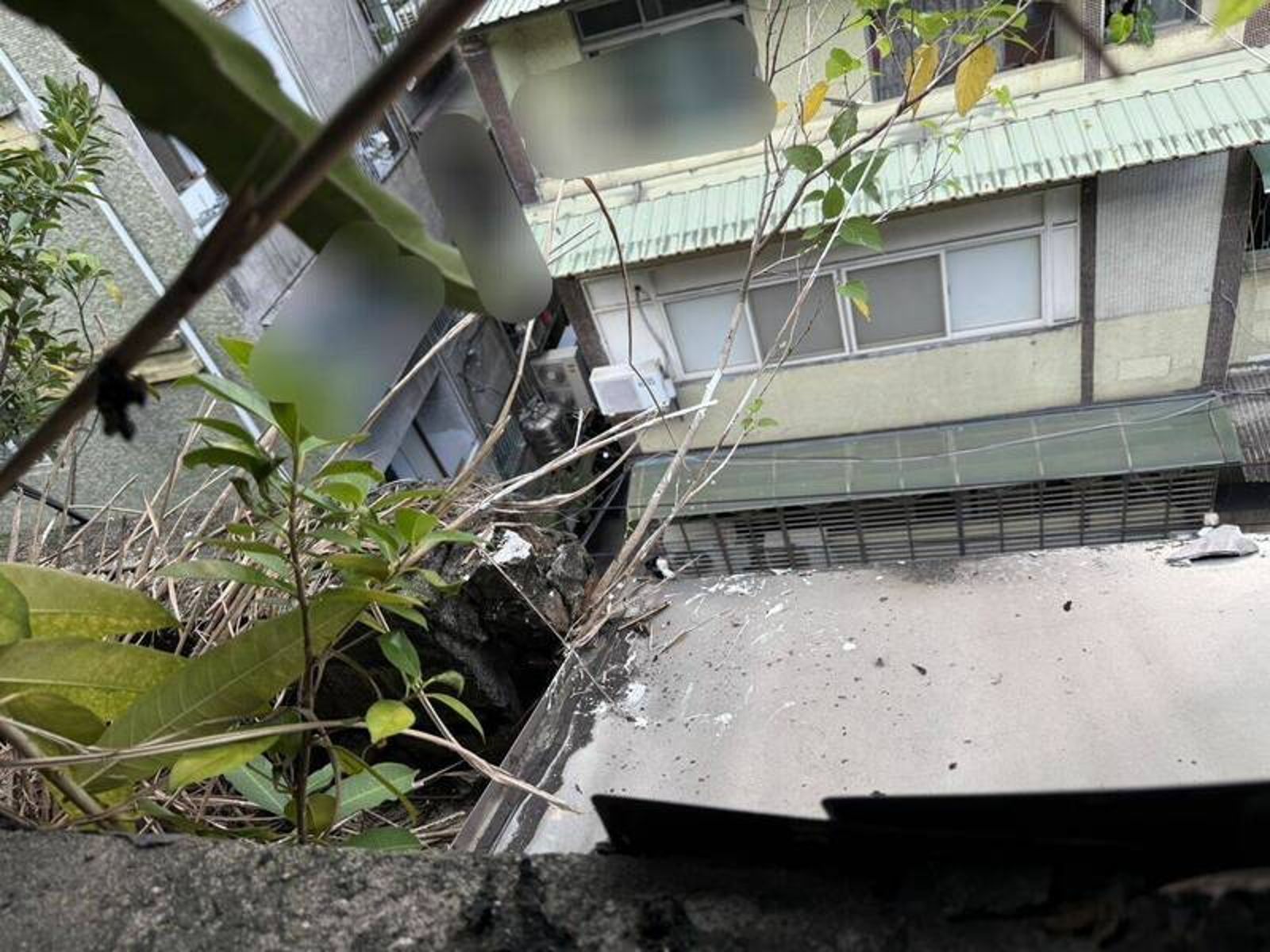  新北中和驚傳墜樓命案　58歲男子頂樓刷油漆疑失足身亡
