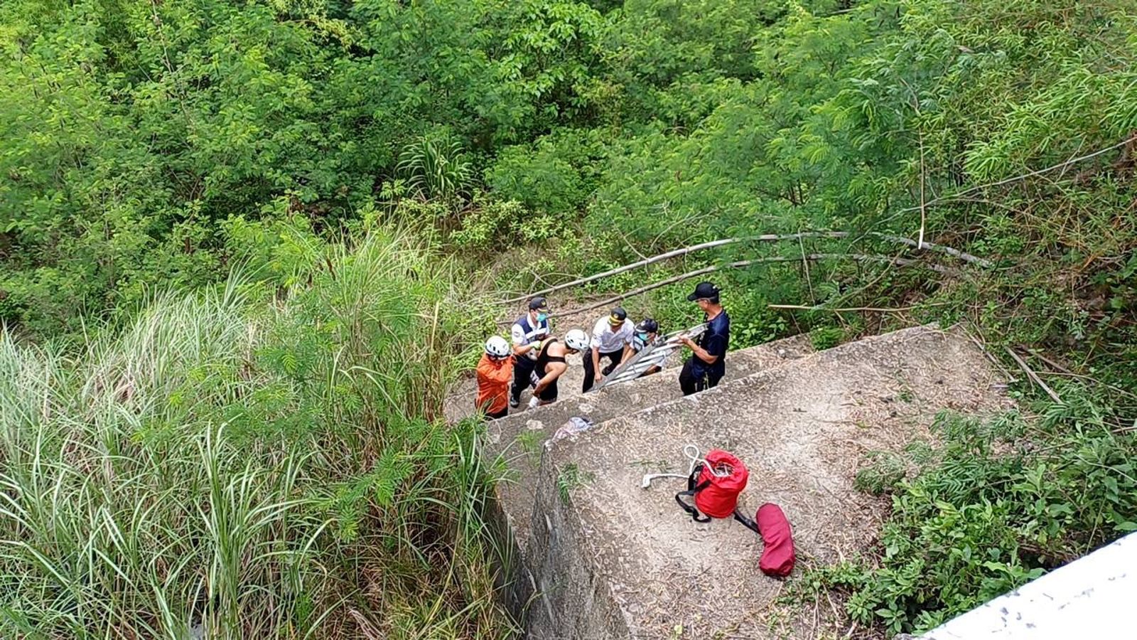高雄田寮自行車活動傳意外　13歲少年髮夾彎自撞護欄摔落邊坡