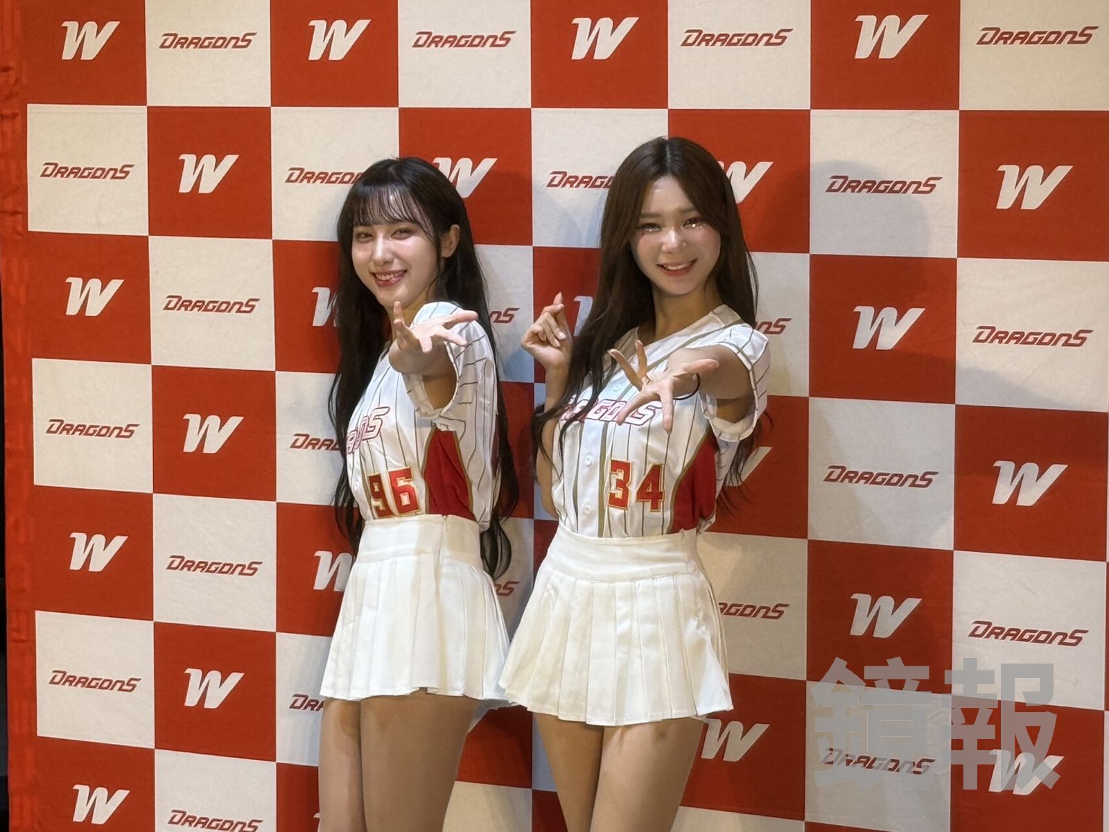 中職／紅色制服上身！李素泳、朴恩惠現身大巨蛋　興奮應援味全龍主場