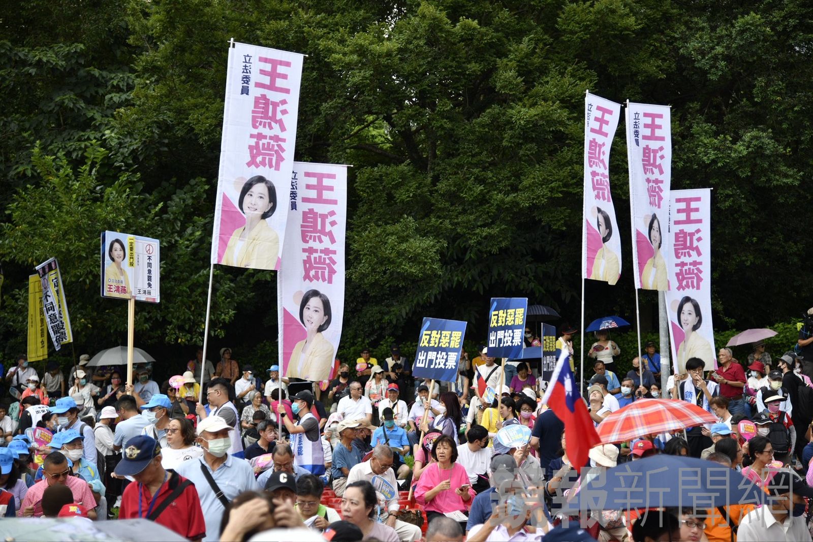 趙少康今(21日)在台北市榮星花園舉行「北北基反惡罷大會」,現場座無虛席,氣氛熱絡。(圖/李智為攝)