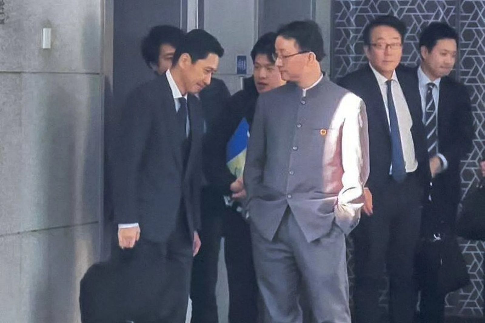 中國官員高傲插口袋 為台灣有事「訓斥」日外交官!他升官了