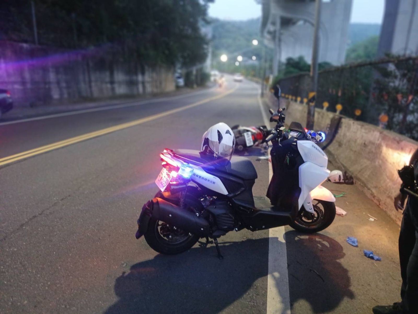 新北泰山驚傳機車自撞　81歲翁過彎撞燈桿慘死