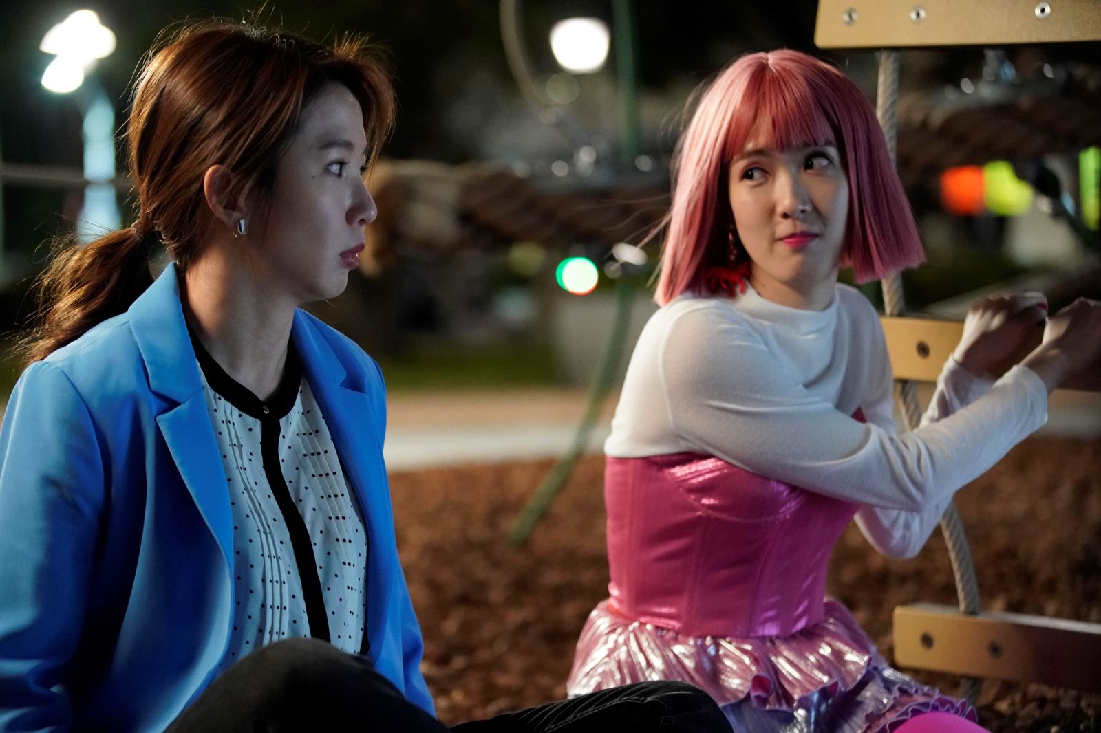 郭書瑤（左）與孫可芳在《何百芮的地獄戀曲》裡有許多對手戲。彼此影業提供