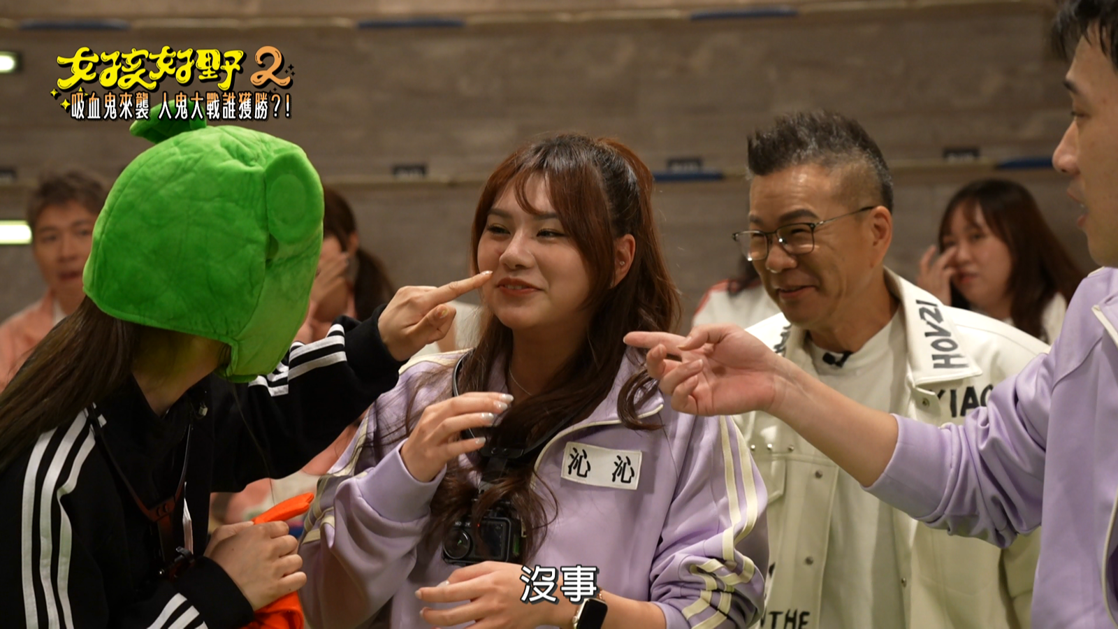 富邦勇士啦啦隊女孩沁沁玩遊戲超拼命，被誤傷臉還繼續玩。東森超視提供