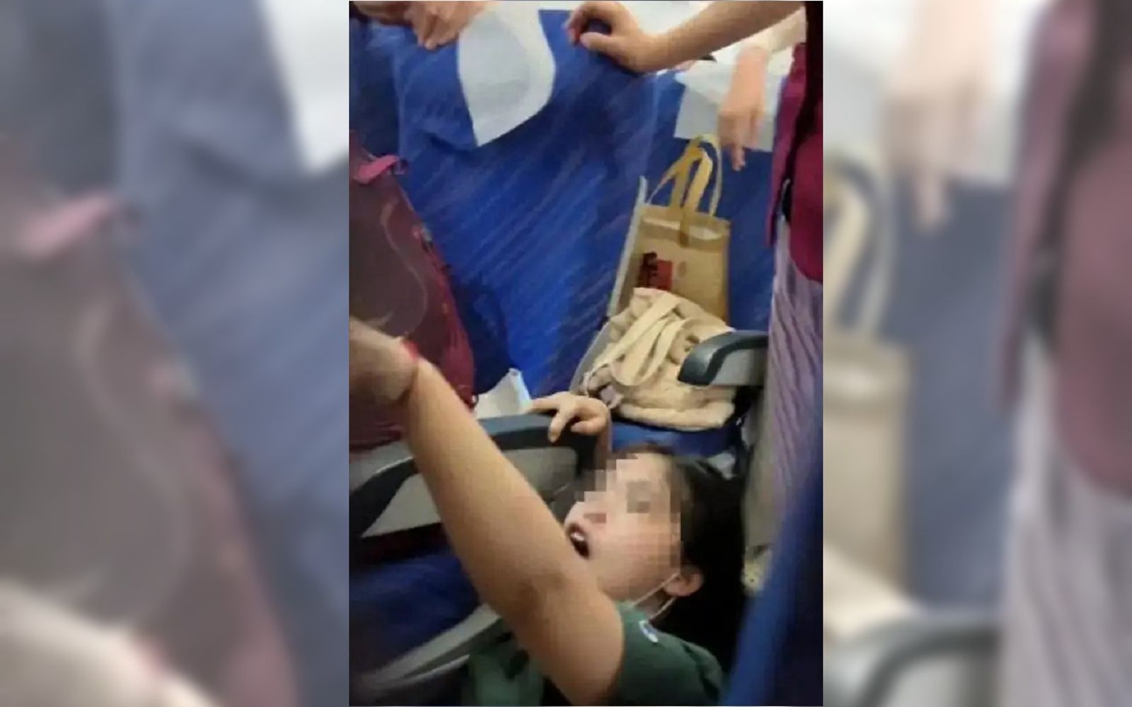 屁孩機上狂梯椅背!女子不滿 竟被男童一家人圍毆:他還只是個小孩