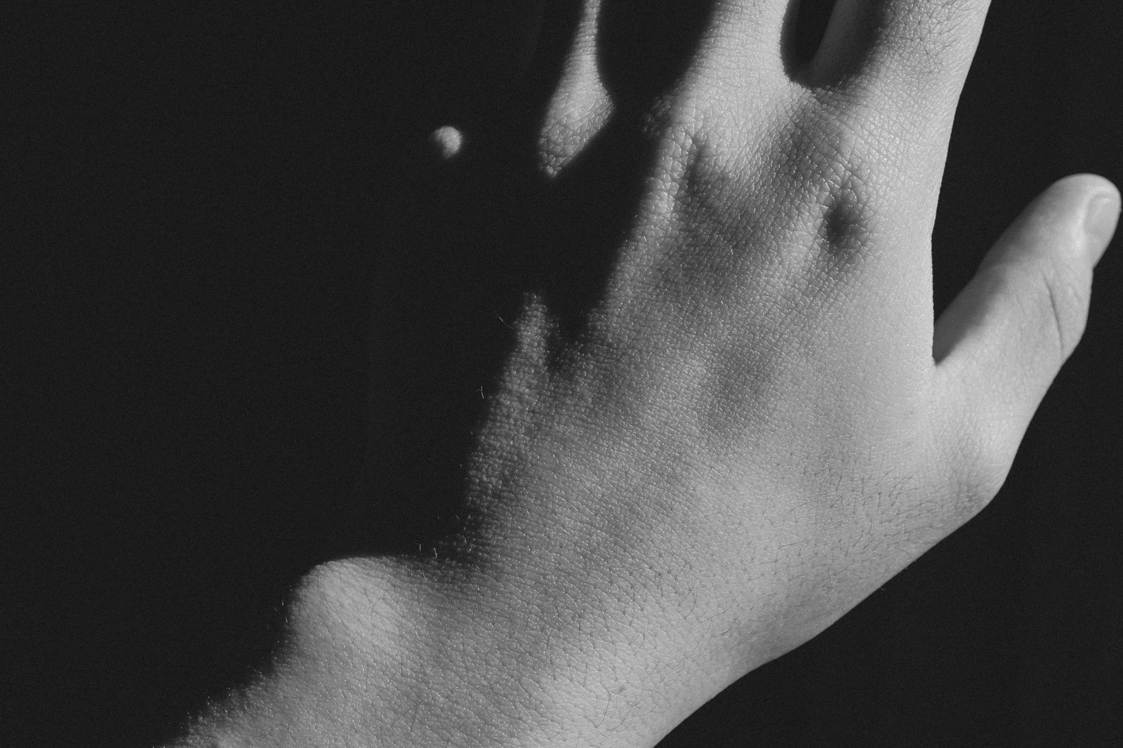 制服癖？專挑超商女店員下手　噁男襲臀3女判拘30日