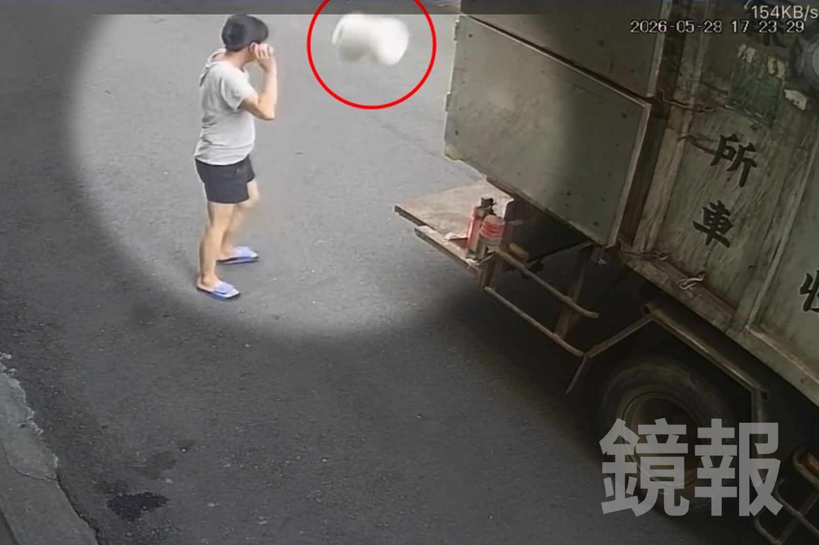 回收車「摔空桶」險砸人面臨嚴懲 名間清潔隊員登門致歉:高溫情緒失控