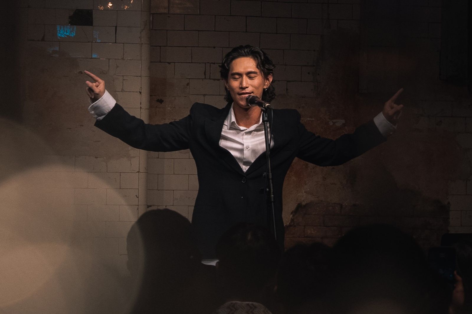 柏霖PoLin首次攻港！老爸興奮偷喝啤酒　親練廣東話撩粉「很喜歡吃菠蘿包」