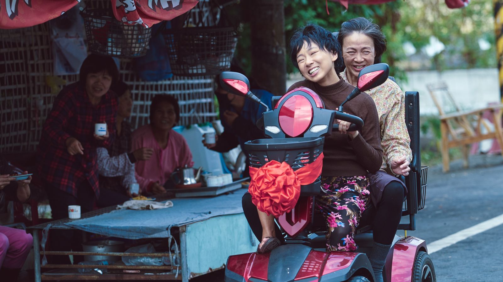 星二代奪金鐘新人後「出國比賽」又得獎！半夜化妝線上看典禮感動發聲