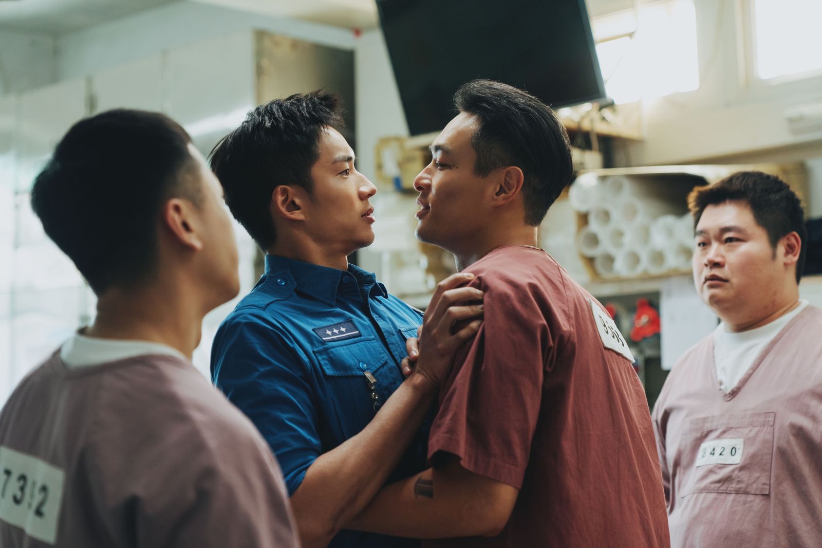 楊祐寧「霸凌菜鳥」畫面曝光　掐下巴、強吻全都來！認了：要讓他心生畏懼