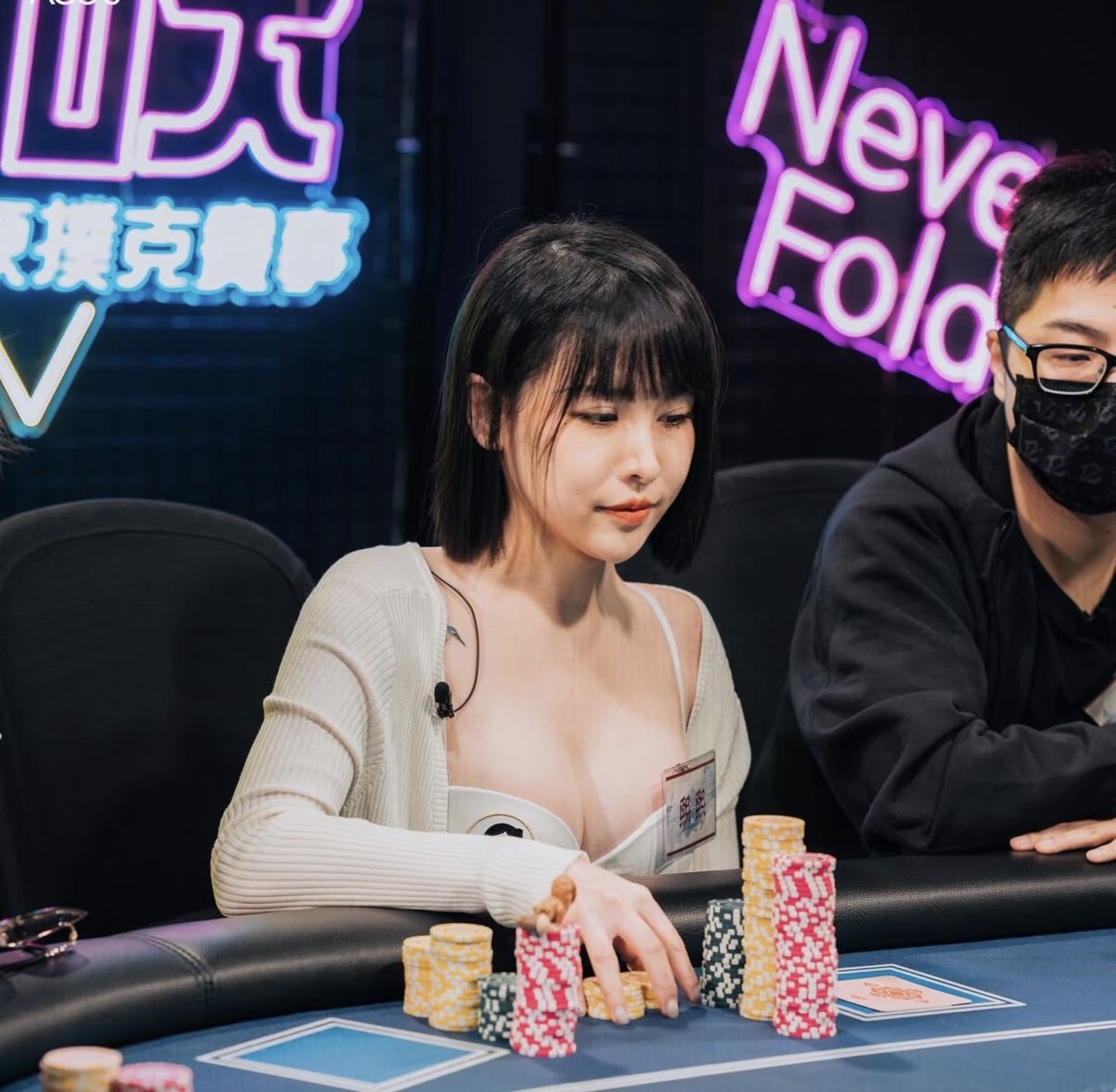 信義區地下德州撲克場遭抄 驚見火辣網紅身影