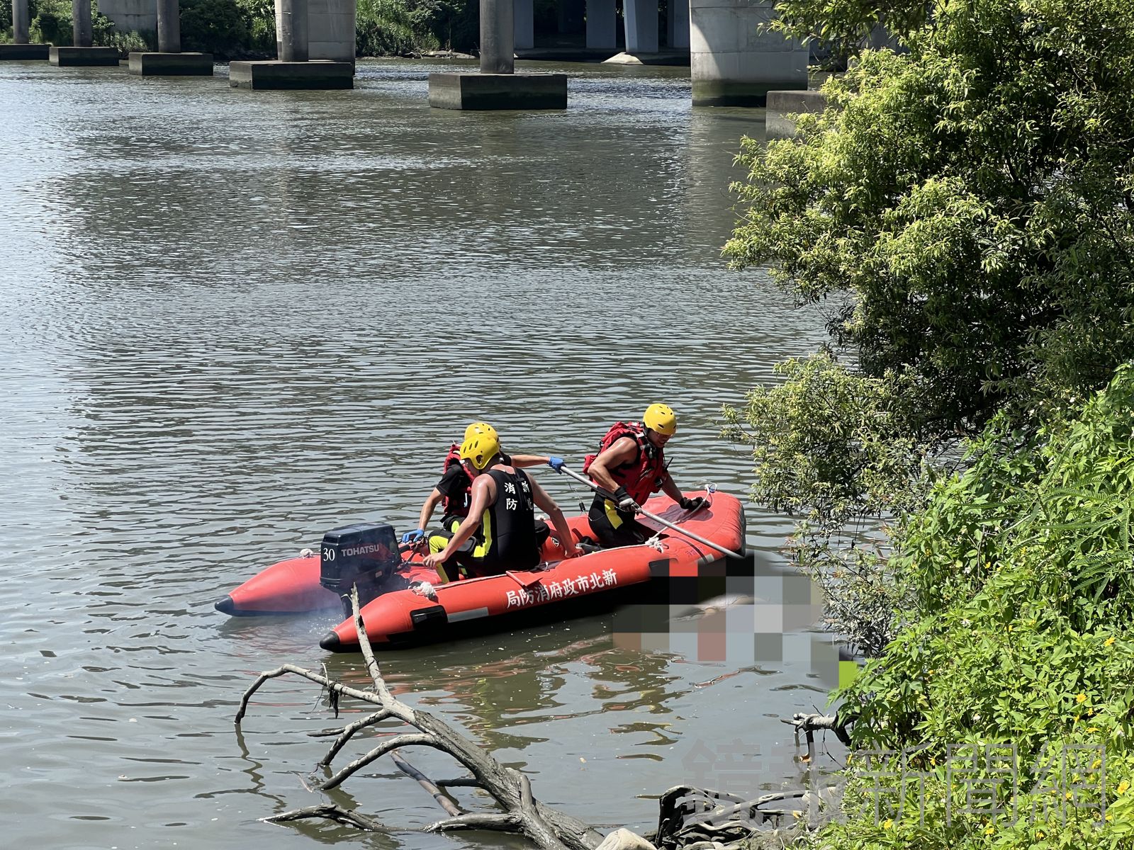 消防船艇發現患者。呂健豪攝