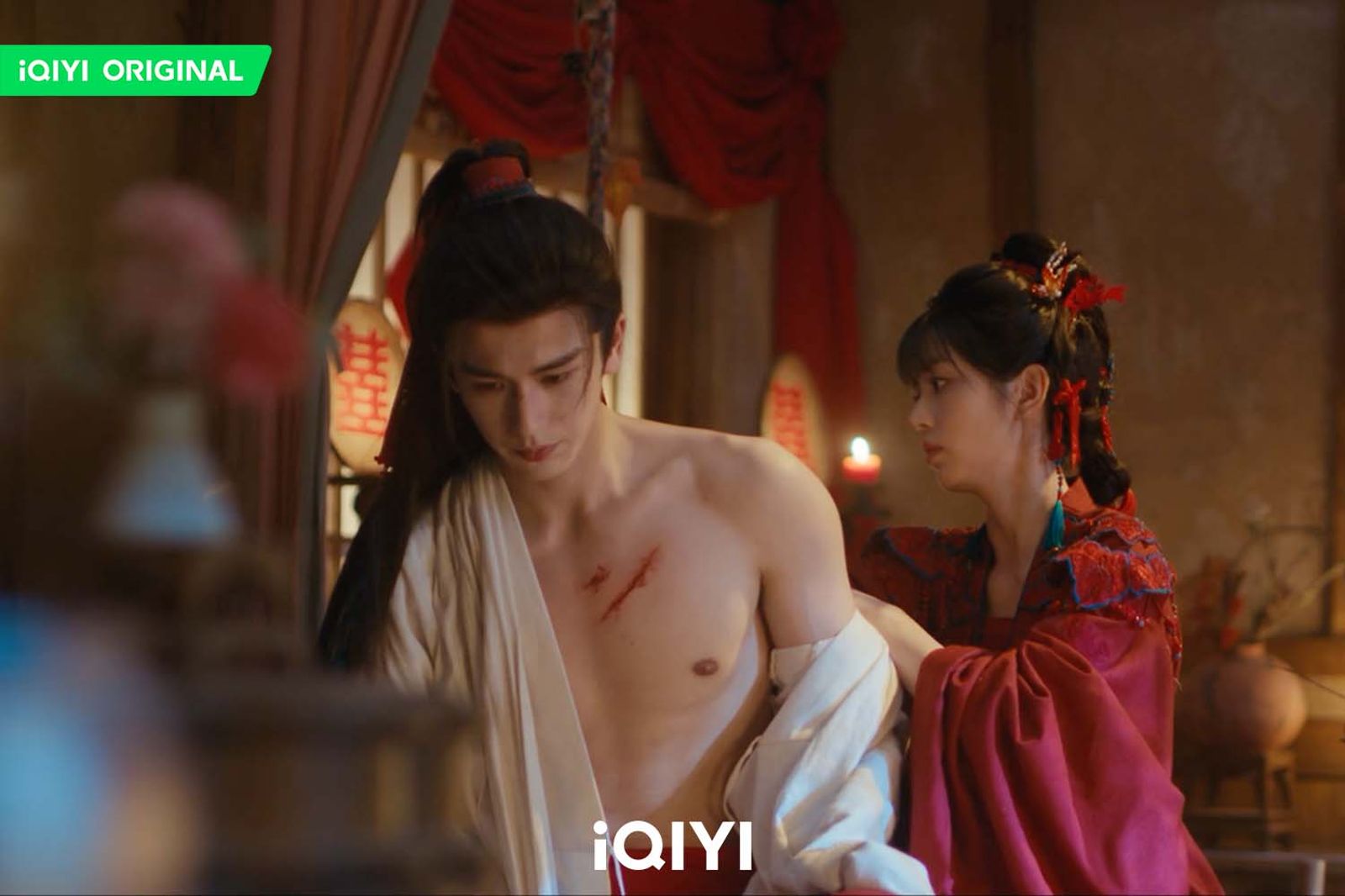 張凌赫霸氣護妻成最帥贅婿！提議「掰頭吻」甜蜜升級　洞房夜低語：把我衣服脫了