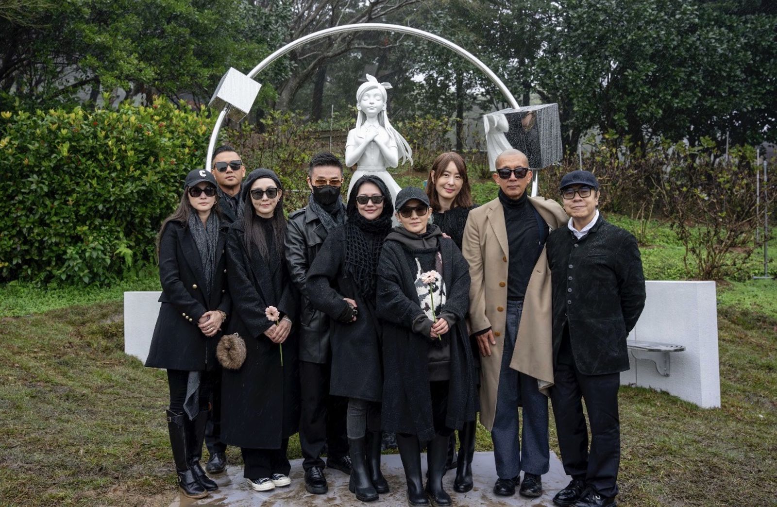 親友們齊聚。經紀公司提供