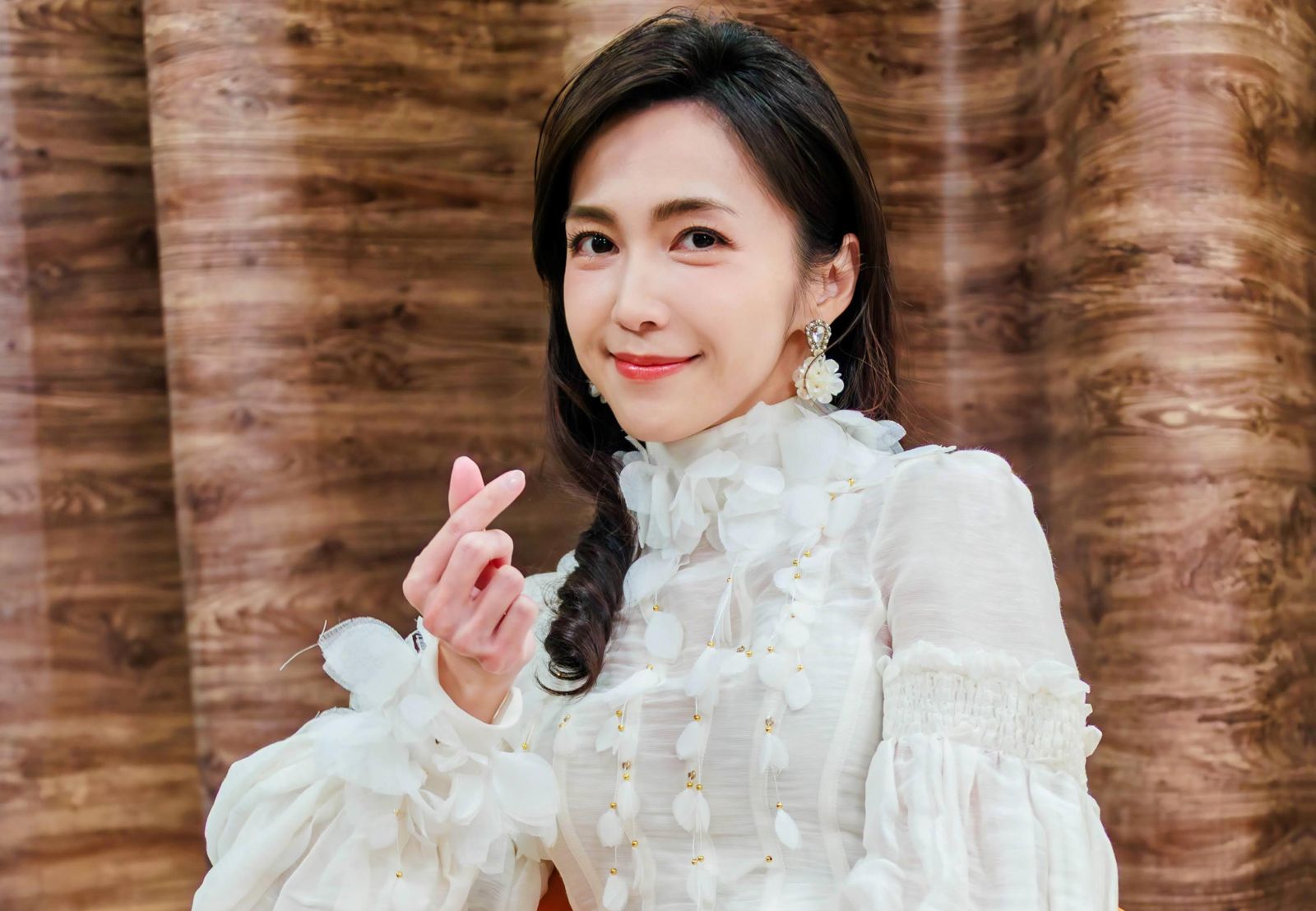 喪偶繼承巨額遺產被封富婆!8點檔女星直播放空 柯叔元笑虧:在想股票喔?