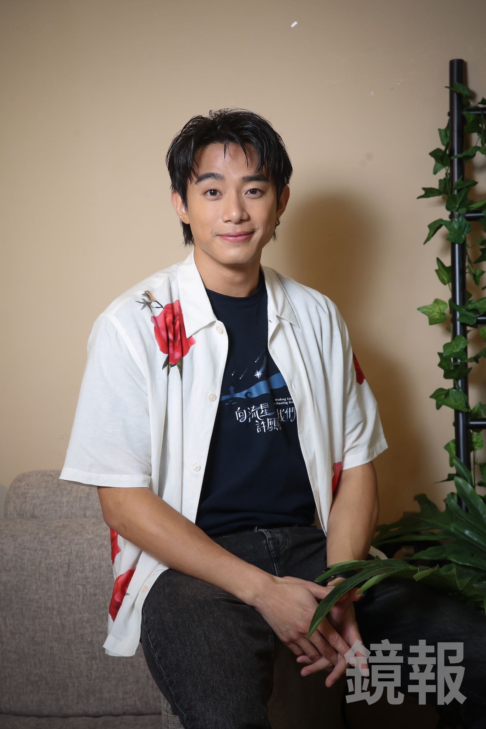 初孟軒帶著腰傷繼續工作。董孟航攝