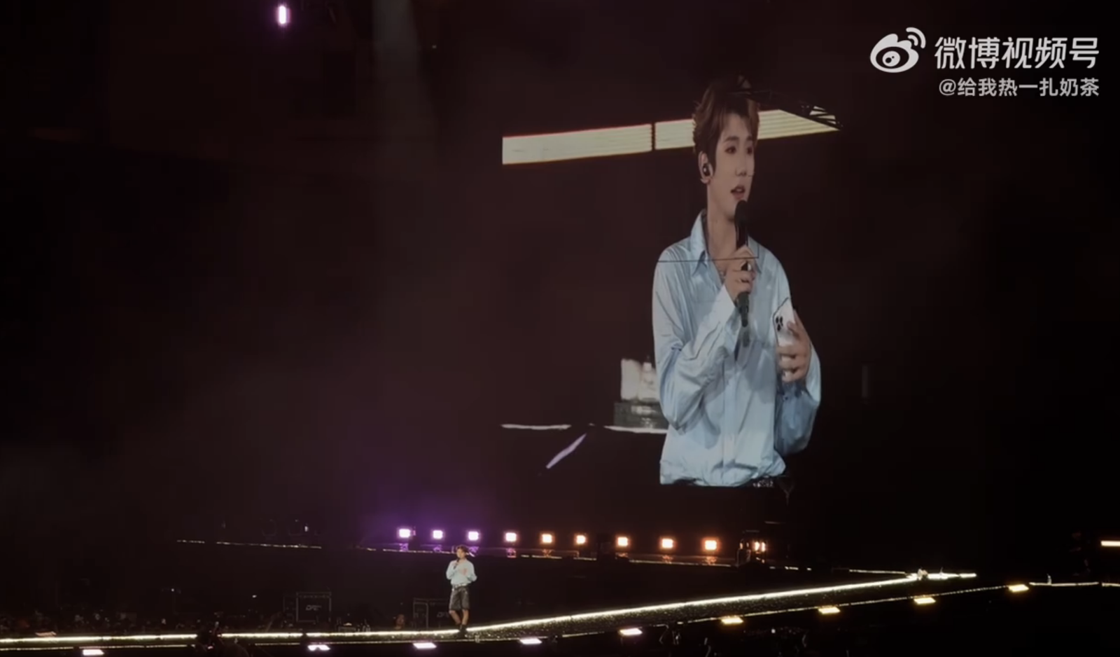 大合照太無聊!25歲男偶像演唱會「建群組」 粉絲大量湧入遭「系統判違規」