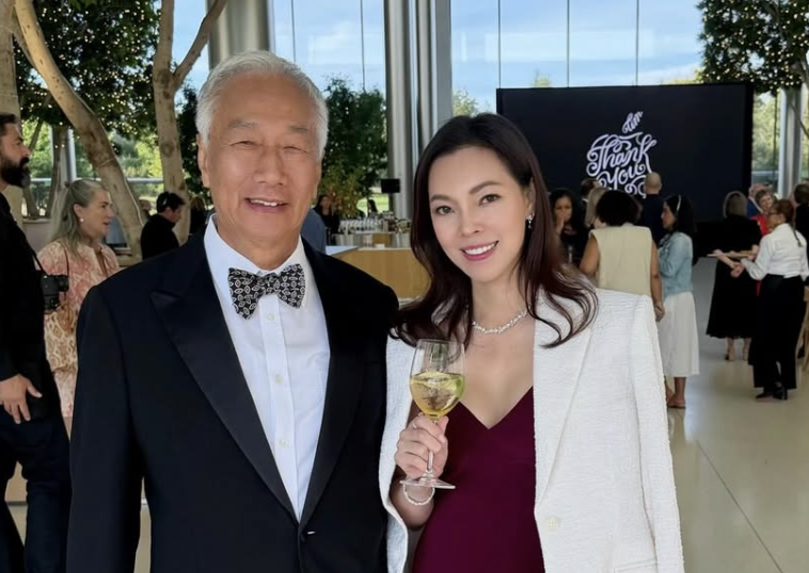 郭台銘爆婚外情2個月!曾馨瑩夫妻為「他」合體 優雅展現超強「正宮氣場」被讚爆:阿貓無法比