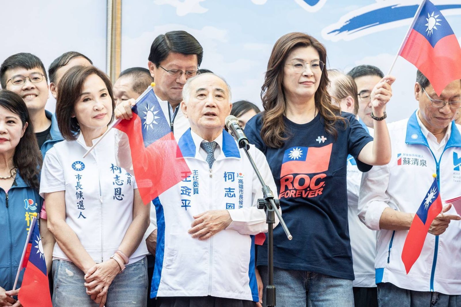 國民黨主席鄭麗文今天(10日)南下至高雄舉行升旗典禮,並呼籲選民拒絕新潮流、翻轉高雄。圖/國民黨提供