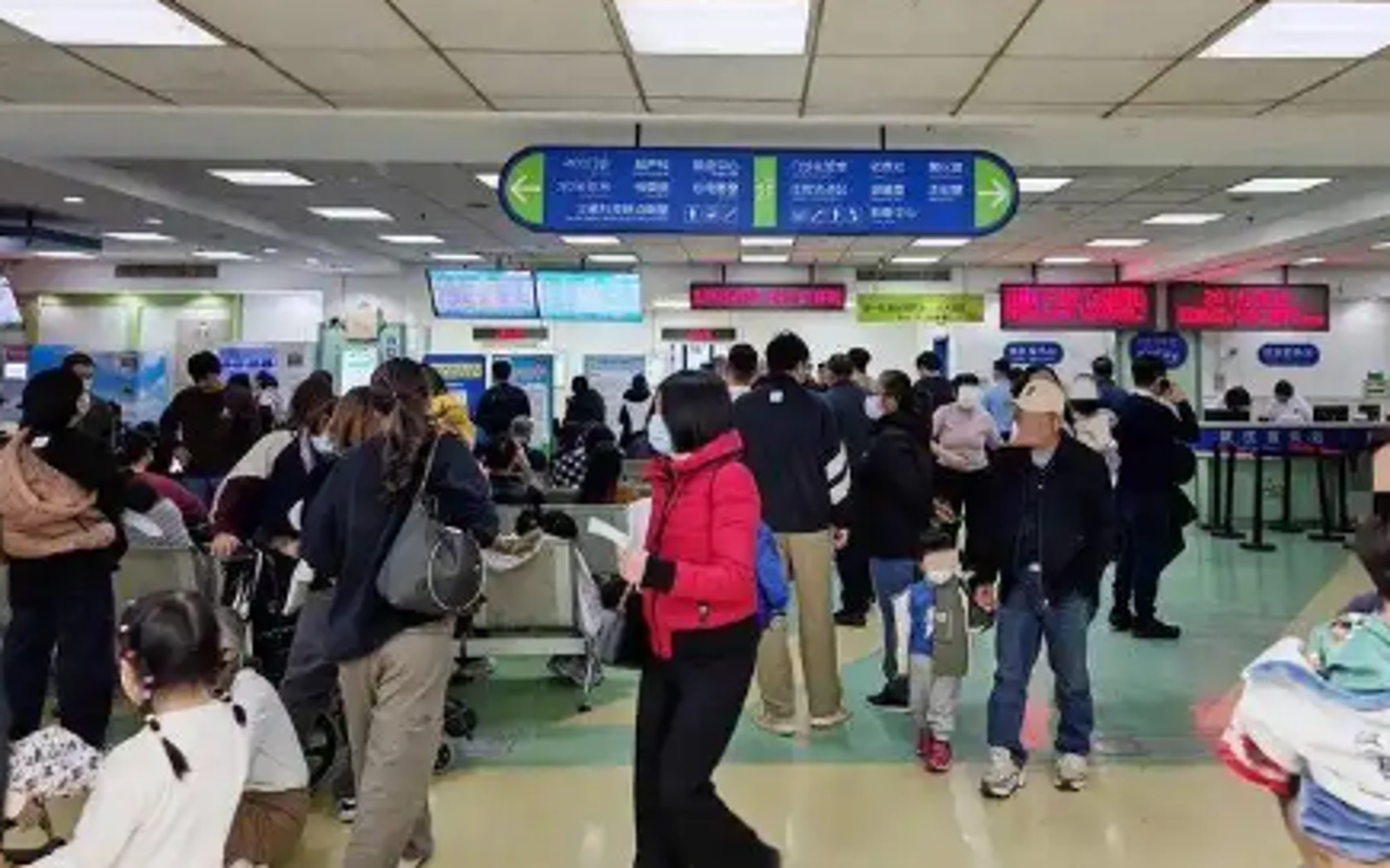 流感狂燒全中國！醫院排1200人掛號　6歲女童「發燒1天」腦損險送命