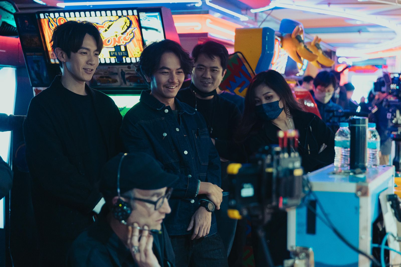 柯震東（左起）、楊銘威演出《乩身》。Netflix提供