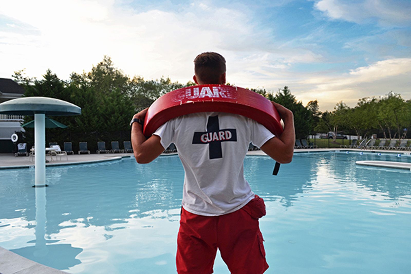 健身房攝狼!迷戀女會員成心魔 救生員水壺藏針孔偷拍被同事抓包