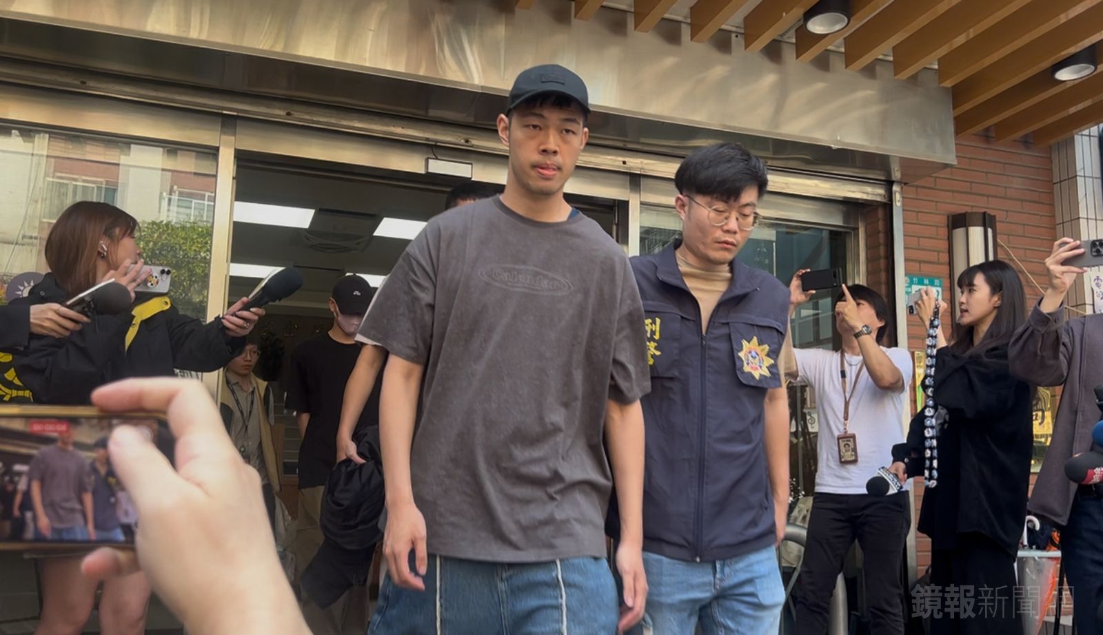 快訊／威廉預計2點搭機返本島　陳大天移送新北檢