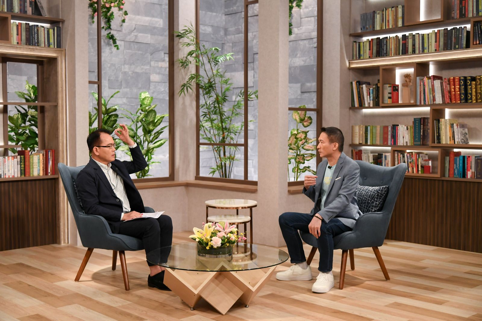 秦楊（右）覺得虧欠妻子很多。三立提供