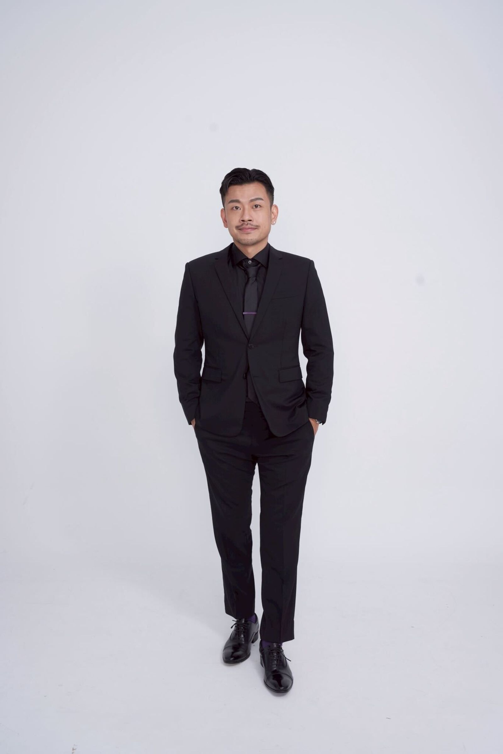 77老大當年卸下中醫師身份,加入17LIVE成為直播主,之後成為YouTuber,開啟網紅事業。17LIVE提供