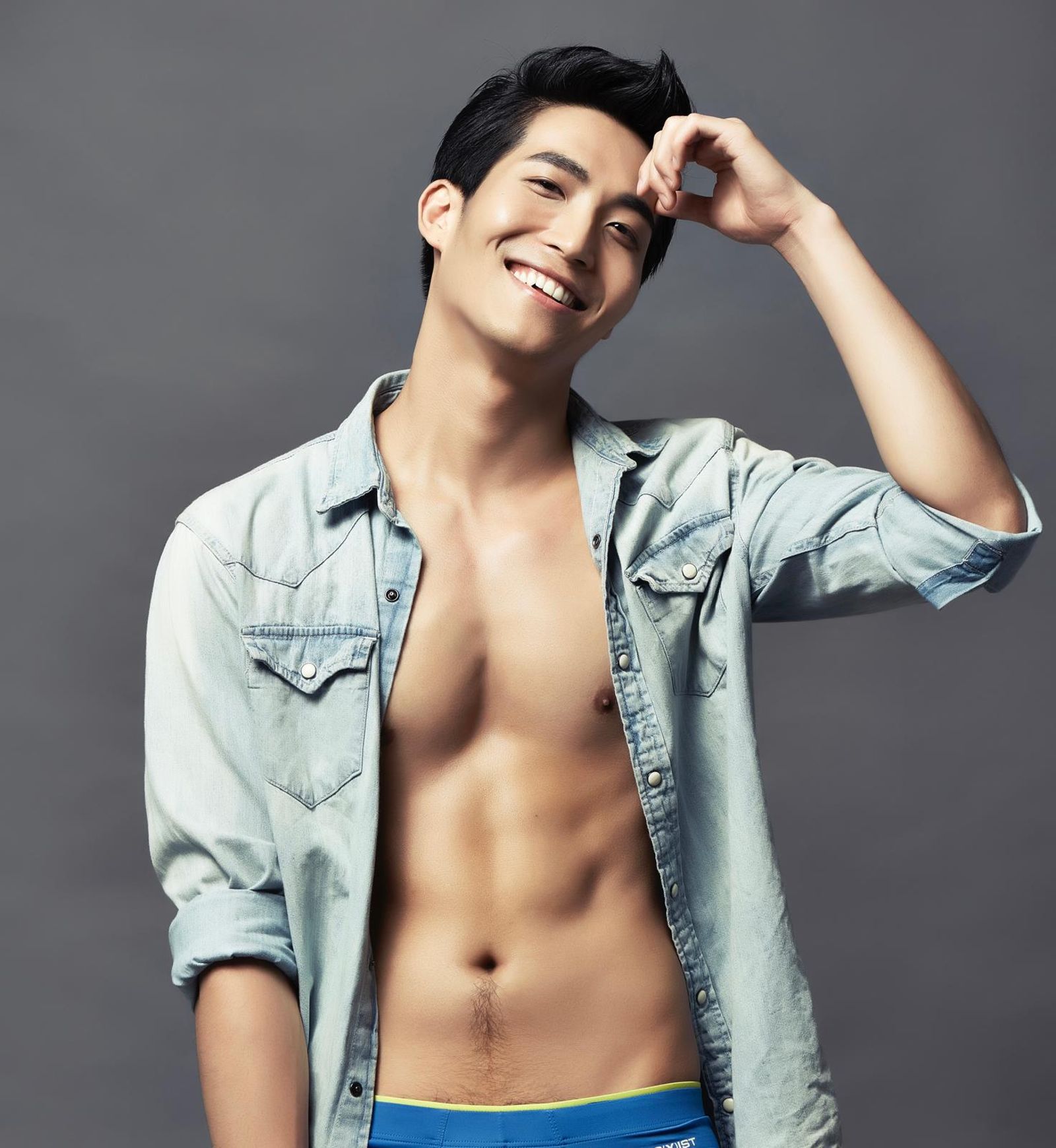 吳翔震表示剛出道時，一直被貼上性感標籤，想不脱都不行，連寫詩，都被稱為性感詩人。經紀人提供