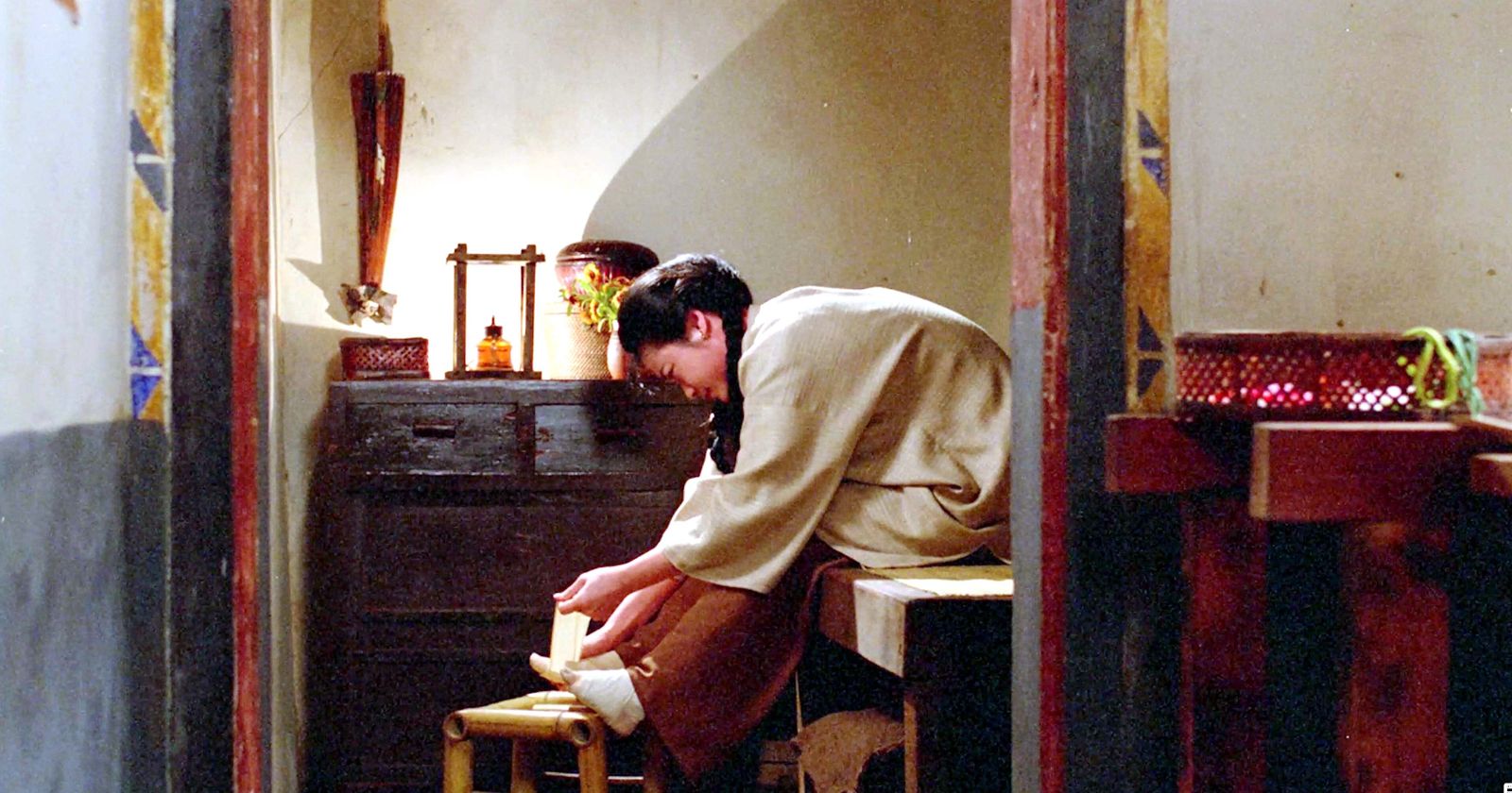陸小芬主演的《桂花巷》，首次以臺語版本播映。國家影視聽中心提供）
