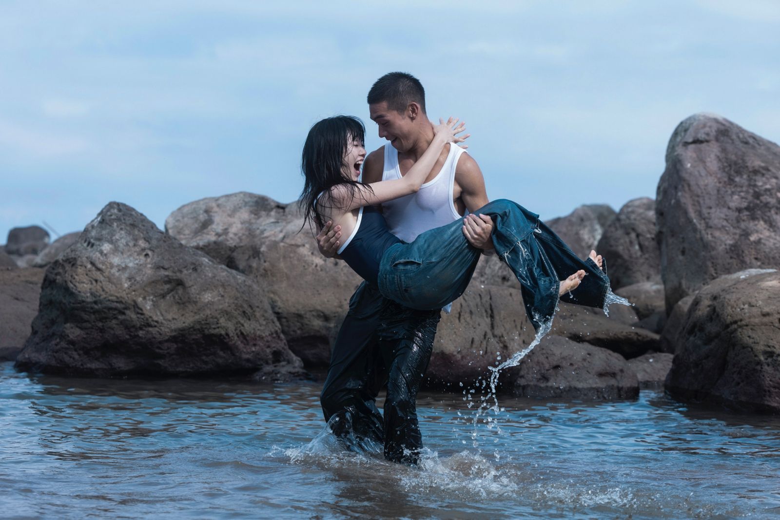 白安海邊親蜜照曝光！被男方「高舉旋轉」　認了有史以來第一次