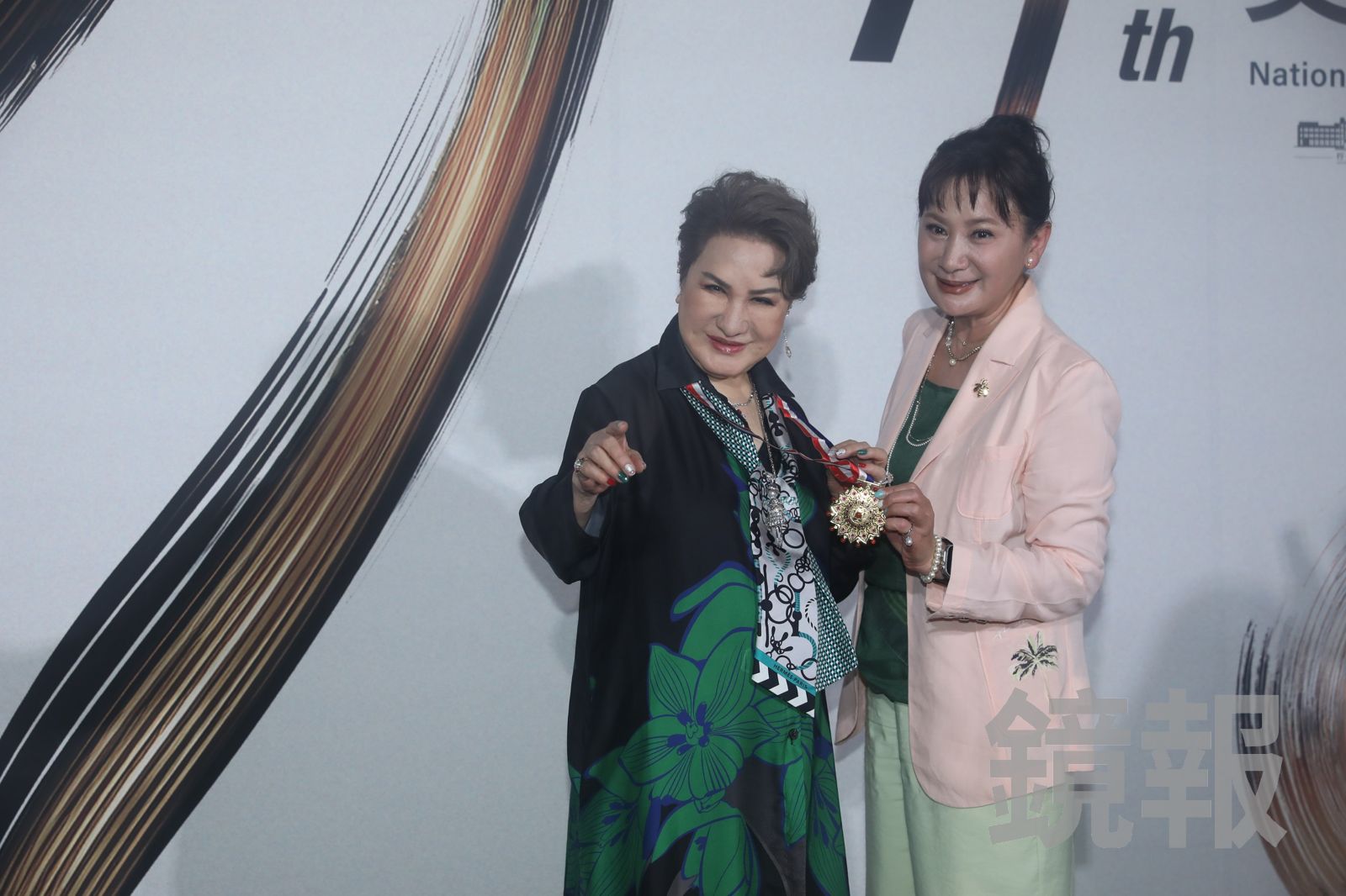 80歲楊麗花獲頒文化獎章　自豪健檢沒紅字、衝英法10天自助行