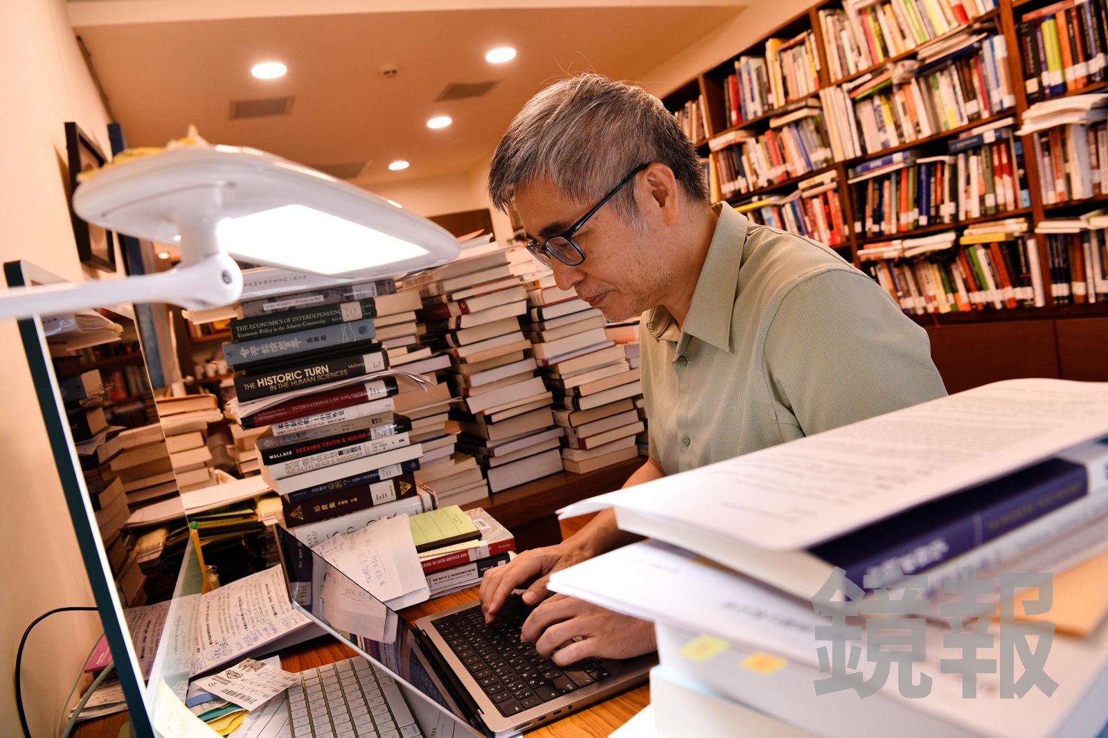 吳介民說,要解決台灣民眾普遍的「搭便車」心態,應有防衛機制和激勵機制等兩種策略。(圖/李智為攝)