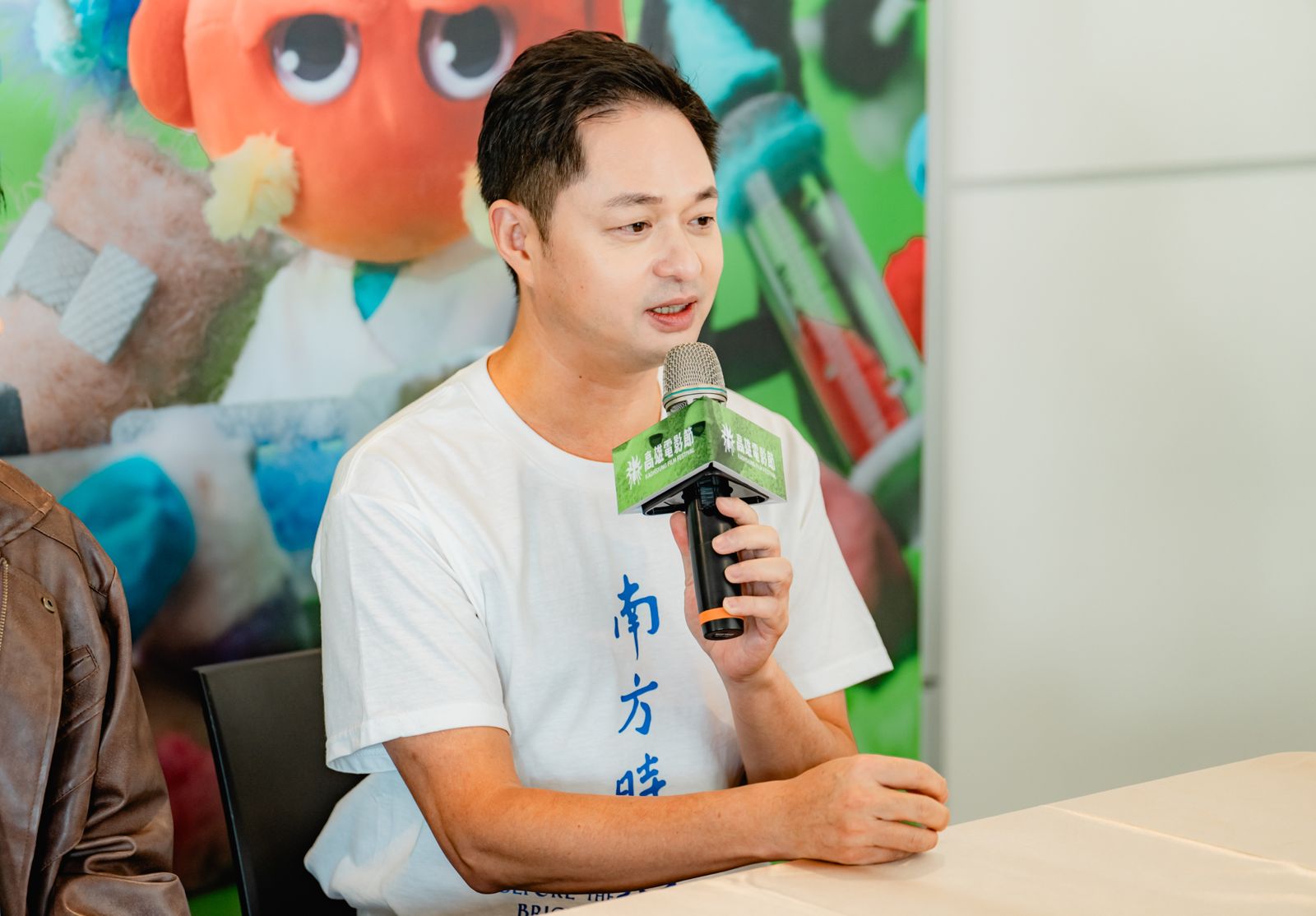 吳慷仁離開台灣因為他? 金馬名導鄭有傑承認扭打吳慷仁「沒有手下留情」