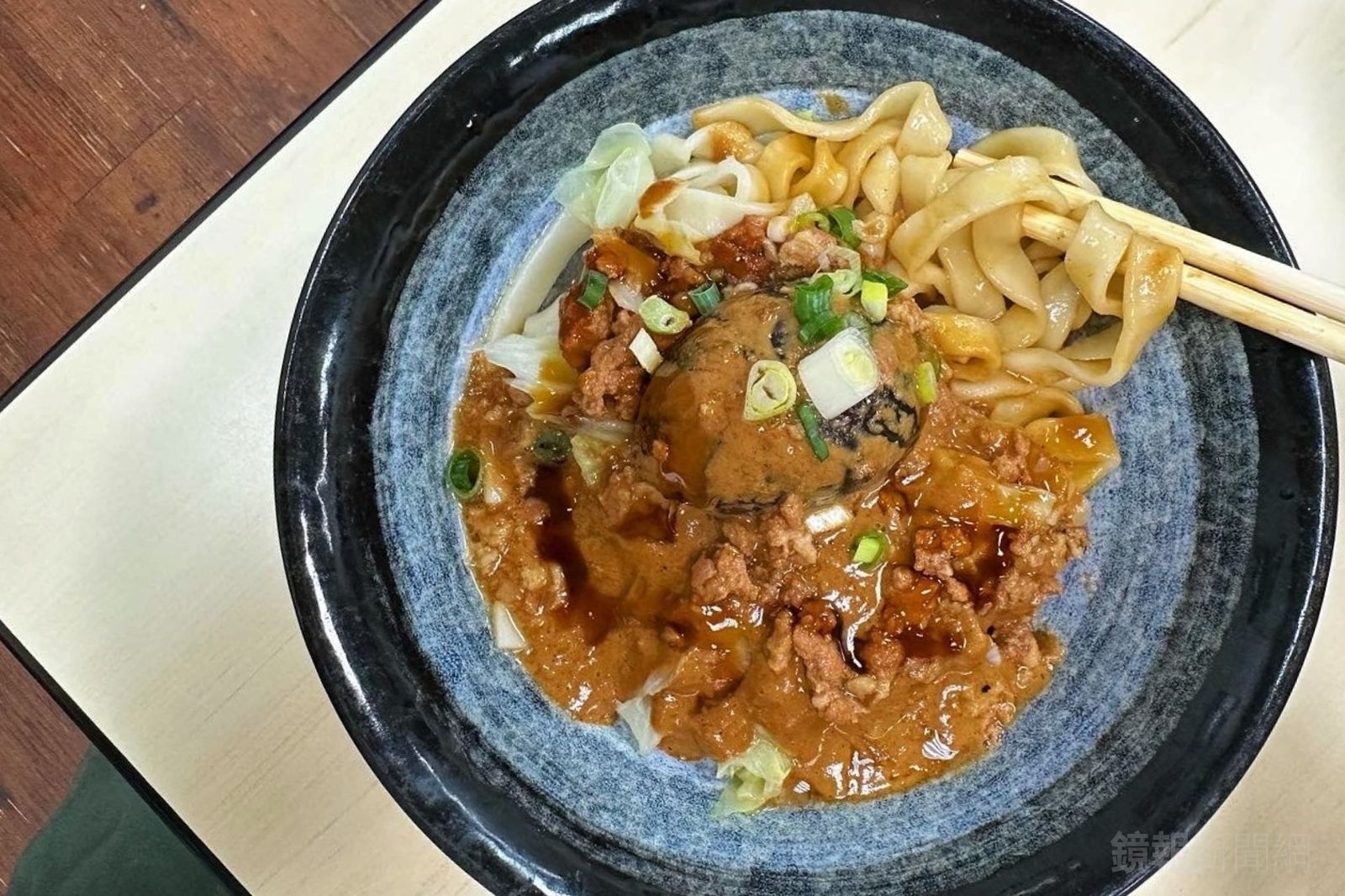 王家麵食館的混蛋麵專治選擇障礙！肉燥麻醬皮蛋一次滿足