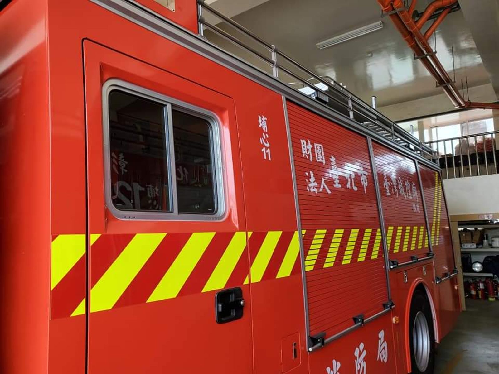彰化縣消防局埔心分隊發生虐狗事件,涉案隊員被記2小過並調離原單位。圖/翻攝畫面