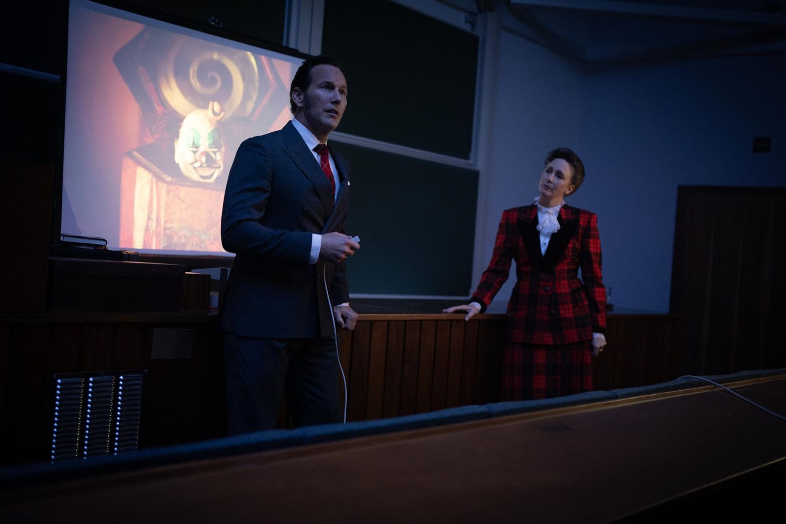 狂賣140億終結篇！　《厲陰宅》「華倫夫婦」自爆片場遇詭「壓迫感極度不舒服」