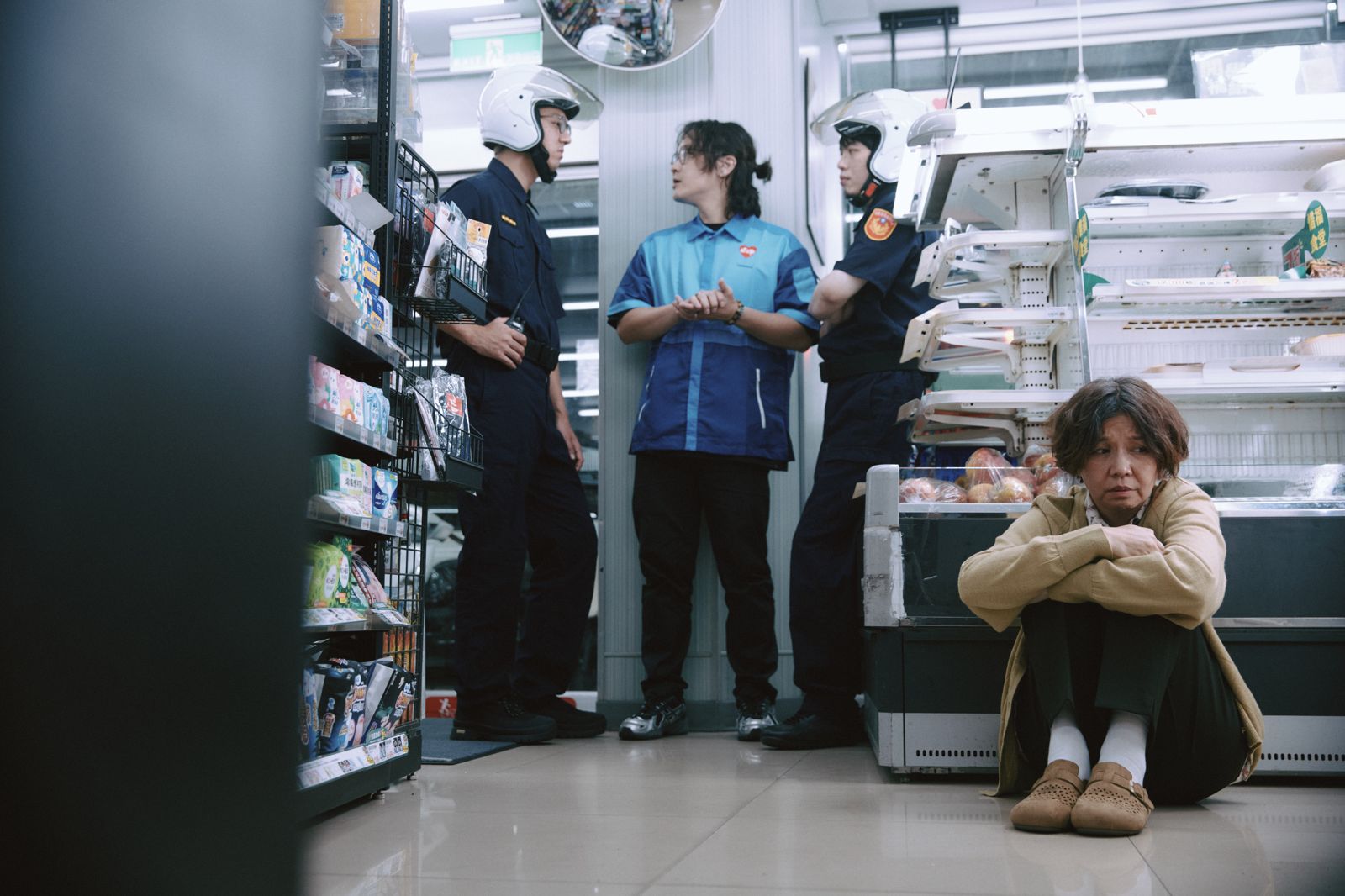 金鐘影后于子育在同根生樂團新歌〈關於劉老七的Q&A〉MV扮演失智症患者大展演技。笙根蘭陽提供