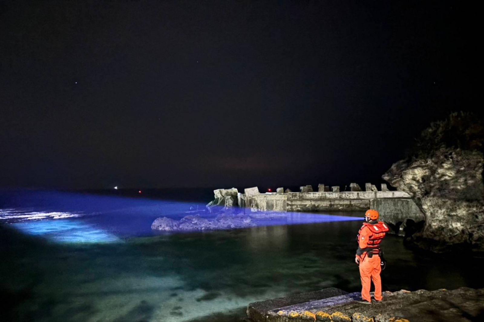 獨自下水失蹤23天！小琉球潛水女教練成乾屍　搜救人員憑1物認出她