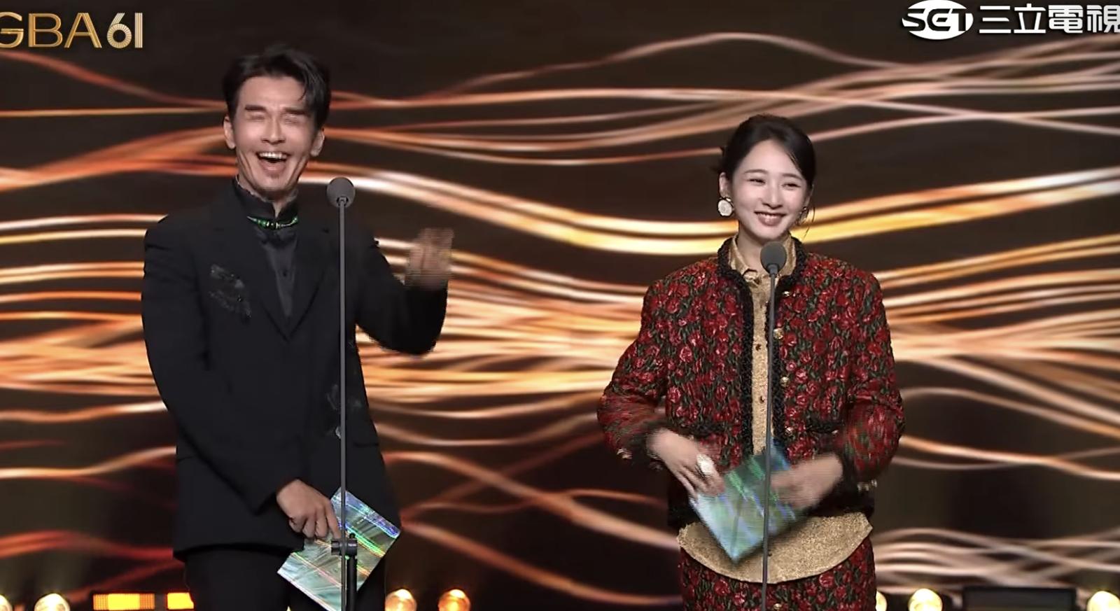 李沐(右)頒獎服裝引起討論。圖/翻攝自金鐘獎 Golden Bell Awards YouTube
