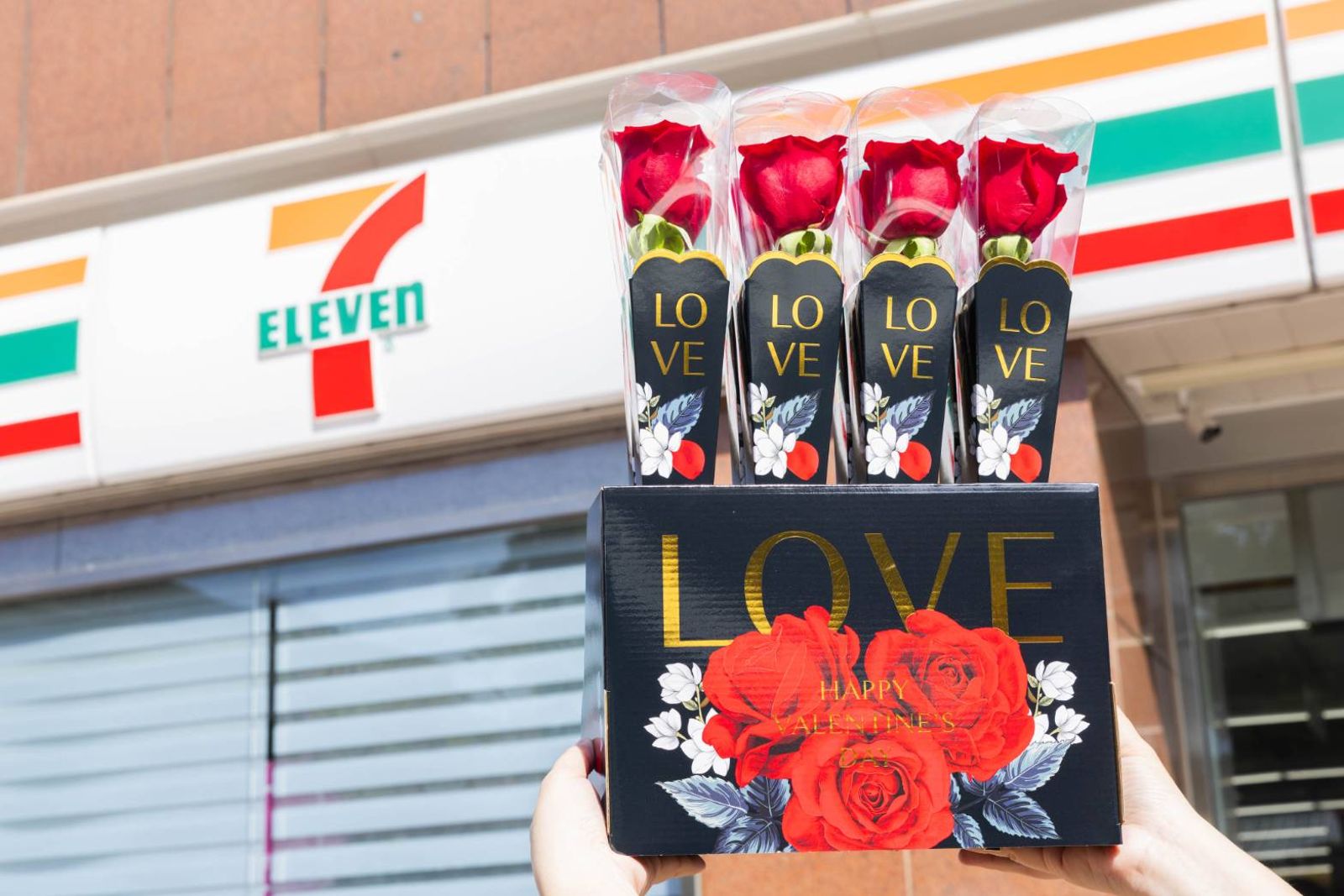 情人節求生慾開到最大!統一進口7萬支空運玫瑰 199元救地方老公、男友