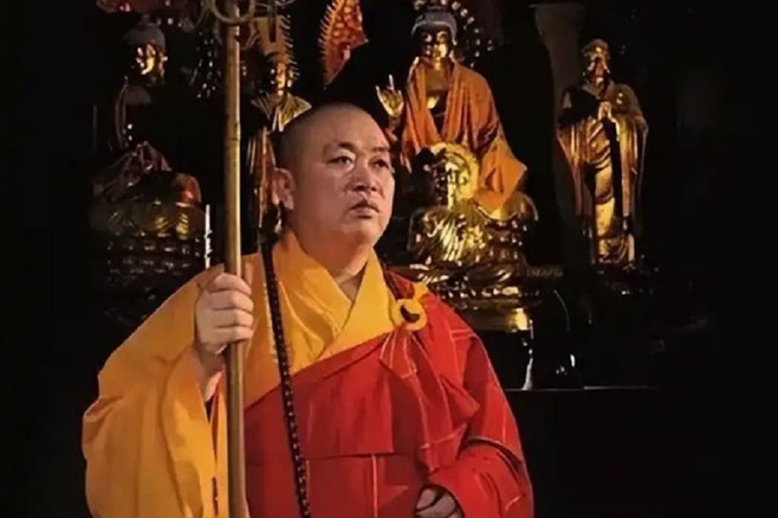 少林寺住持釋永信稱月薪2900　被爆穿66萬袈裟戴千萬佛珠！接送坐豪車