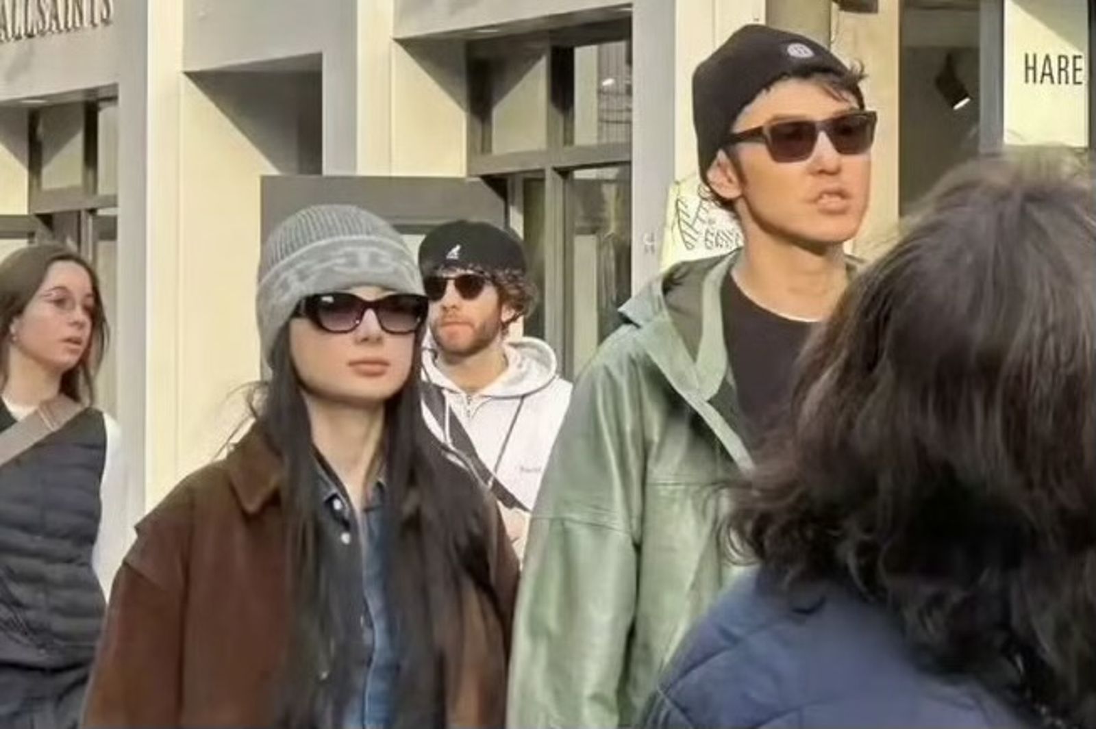 阮經天「十指緊扣」模特兒女友逛街！正面清晰照曝光　中國千金一身行頭約120萬