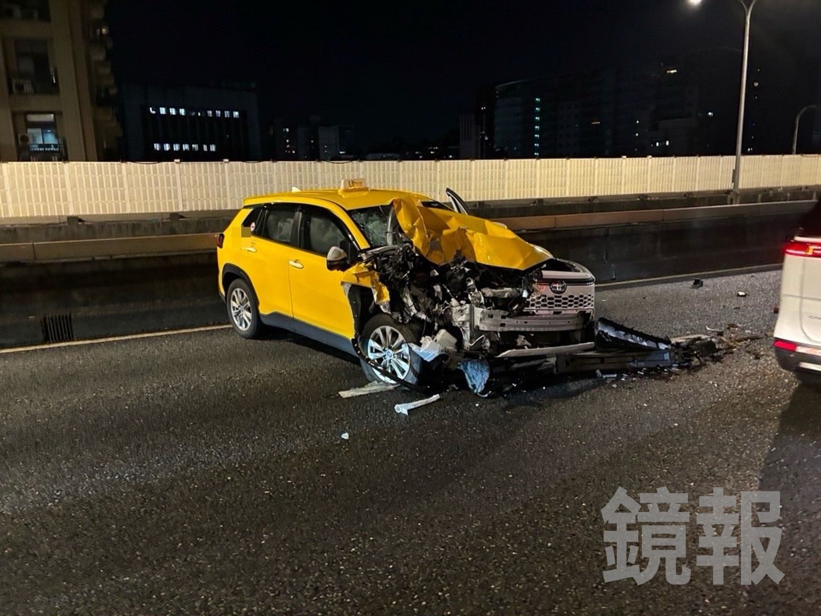 20260910市民高架計程車追撞交工處施工車。翻攝畫面