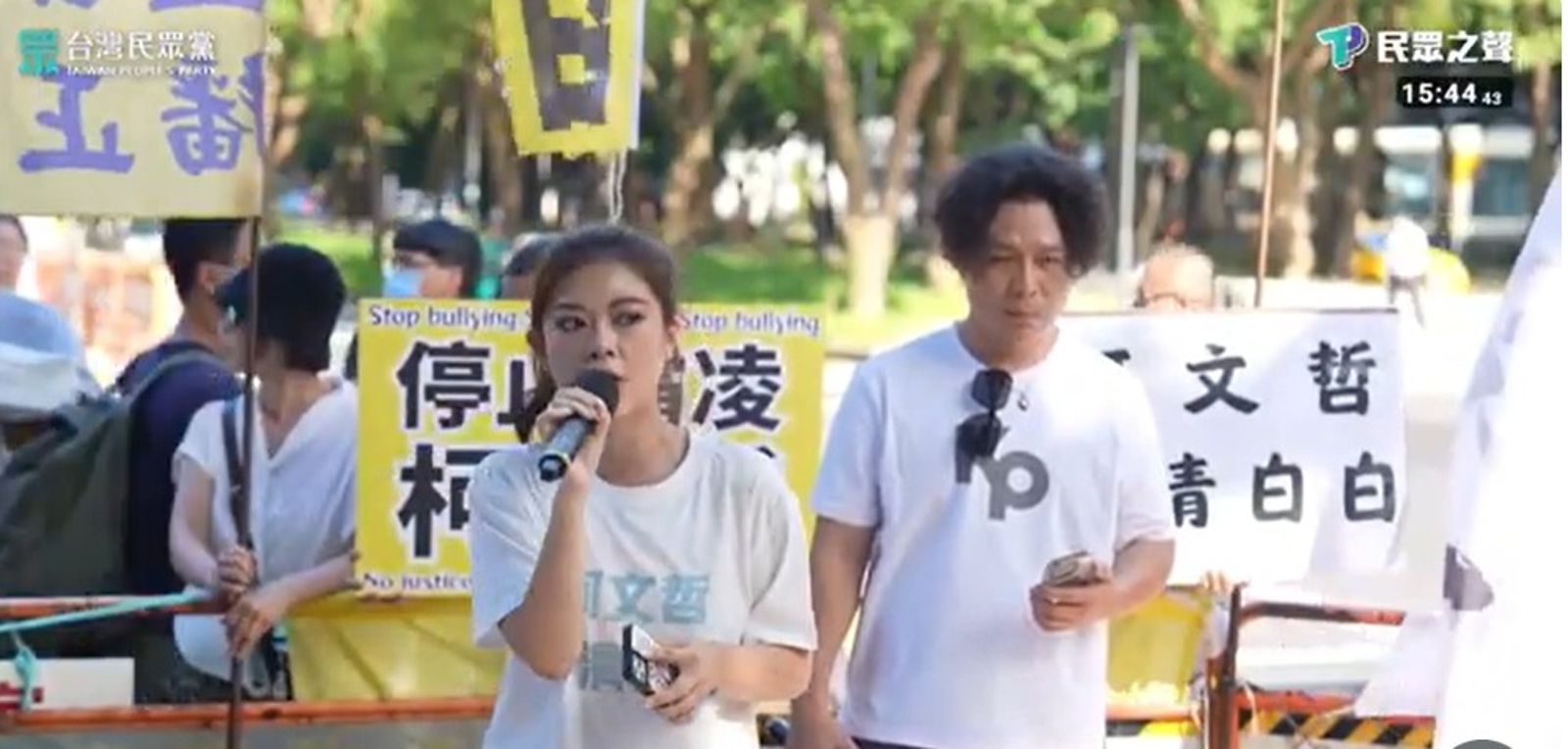 那個「義無反顧地去投誠解放軍」的小草在想什麼？