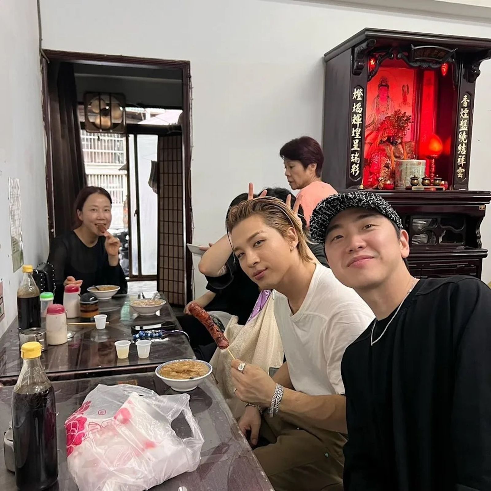 老闆娘對BIGBANG太陽印象深刻。翻攝Instagram @youngbae 