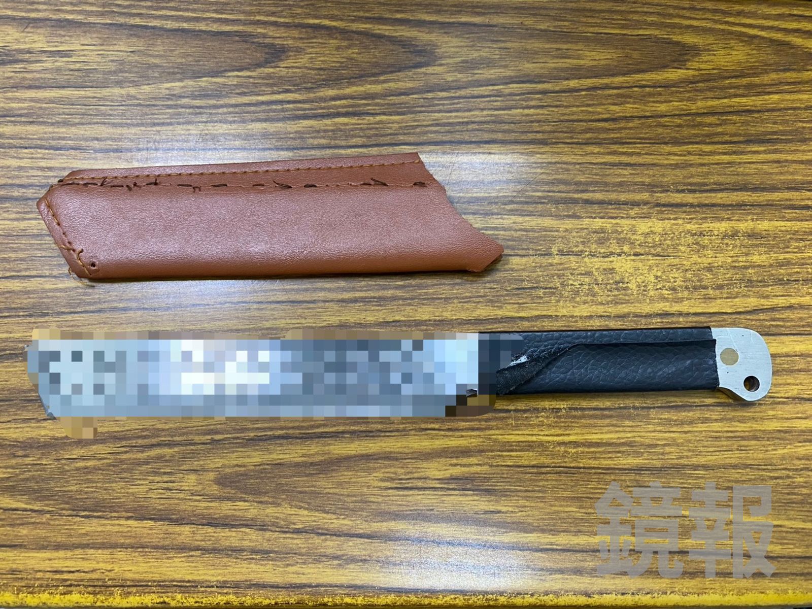 楊男心愛的水果刀遭查扣,過程中還希望警方別沒收。翻攝畫面