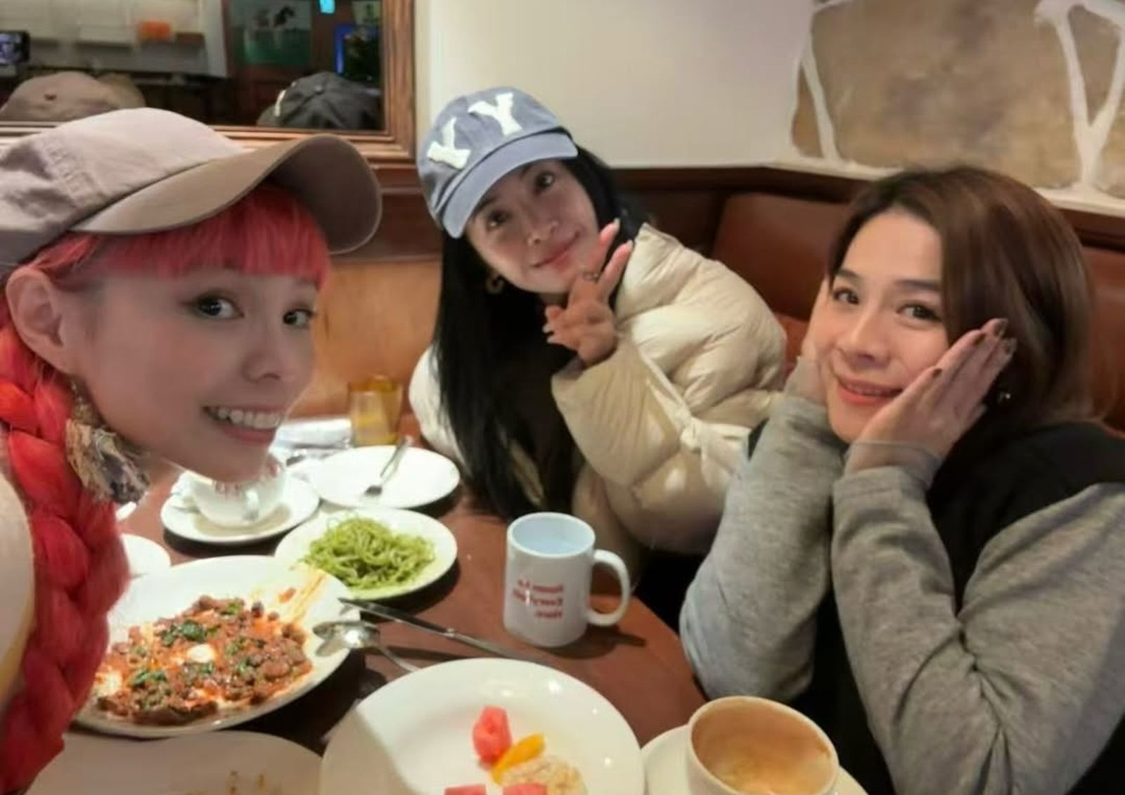 金唱片登場倒數！蔡依林合體2大咖女星餐聚　20年友誼不變